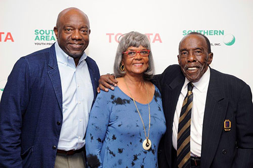 Jim Colon_VP_Toyota_center_Doris LaCour_President of the Tee Divas and Tee Dudes_ right_Calvin Peete _500