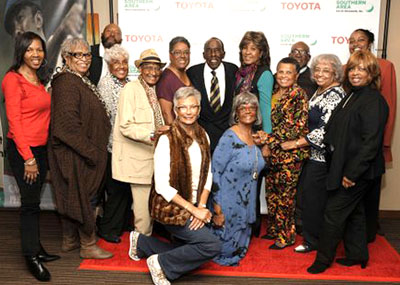 Tee Divas and Tee Dudes_Calvin Peete center_400