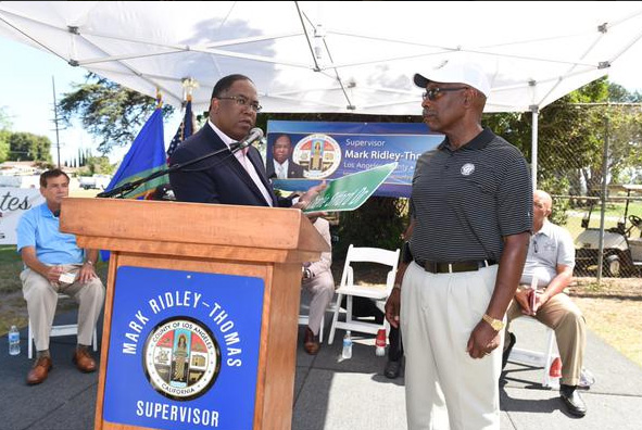 Charlie-Sifford-Jr-accepts-sign