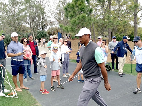 Tiger coming in from hole 3 on 3rd round